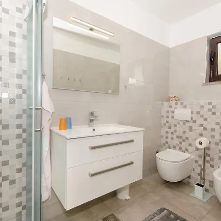 Helles Nur 20 Minuten Zum Mit 2 Terrassen * Rovinj